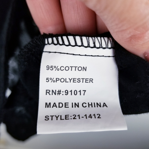 Solitaire Black Puff Sleeve Eyelet Top NWT - Picture 8 of 10